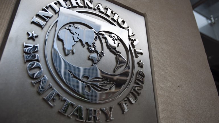 FMI pede "cuidado" na transição energética por causa da "estabilidade financeira"