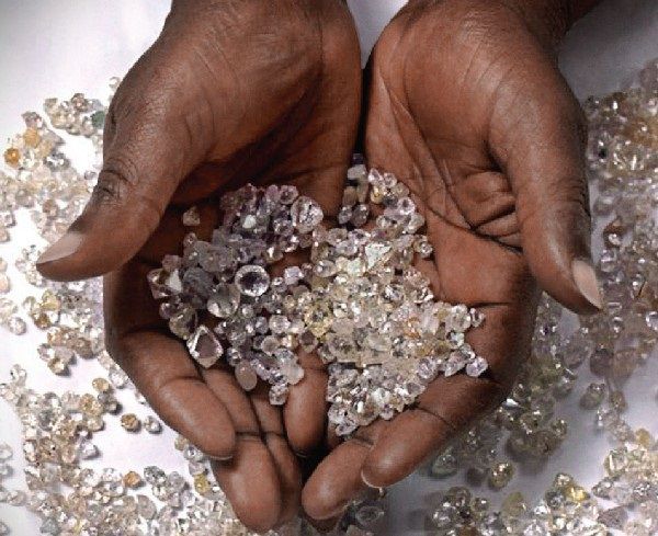 Pandemia causa quebra histórica na indústria de diamantes