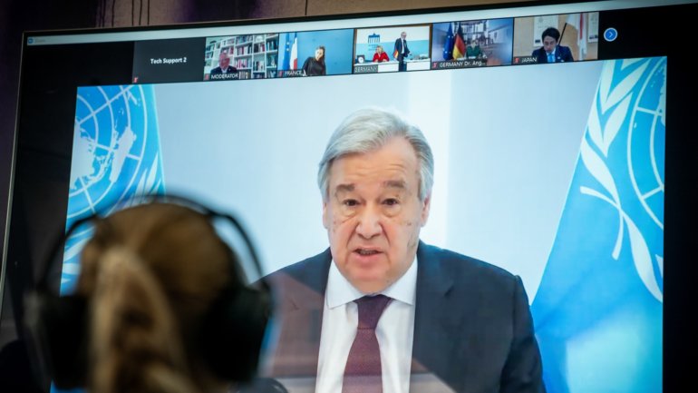 António Guterres pede "reinvenção" de um mundo "em ebulição"