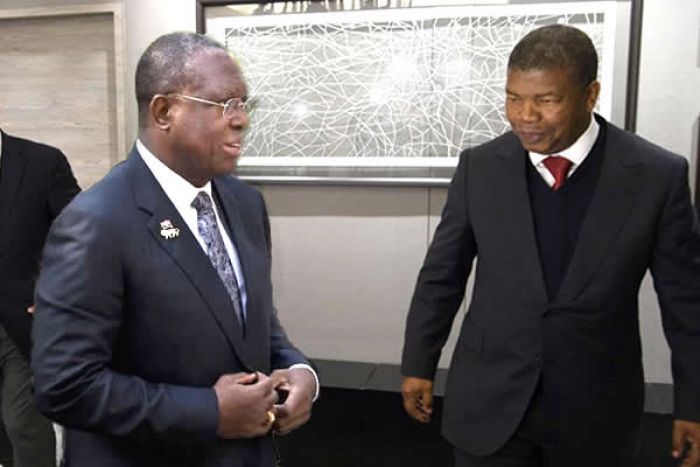 Angola a pátria onde os corruptos recebem títulos de heróis