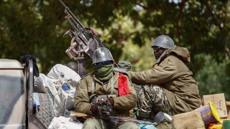 Militares que tomaram poder no Mali anunciam eleições dentro de "prazo razoável"